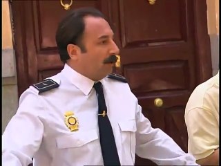 Policías 2x10 Sus labios rojos ennegrecidos a besos