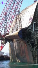 Navio é retirado do fundo do mar após naufrágio - MV Tricolor