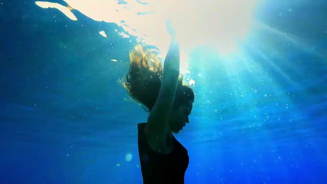 Ellen, a night club employee who just days before trying to end her life was drifting through each day uneventfully HD ( Thriller )