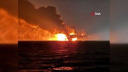 Kocaeli'de yanan gemi böyle görüntülendi