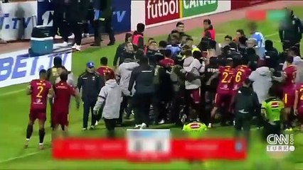 Futbol sahası ringe döndü! Kupa maçında 17 kırmızı kart çıktı