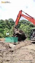 Detik-Detik Evakuasi Mobil dari Genangan Banjir di Jembatan Kembar Padang Panjang