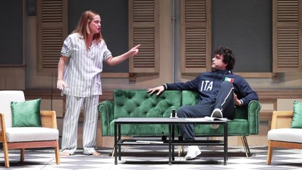 Leo Gassmann e sua madre Sabrina Knaflitz in «Ubi maior» alla Sala Umberto: la famiglia fra ironia e commozione