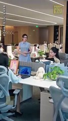 Embarazada de trillizos… ¡y del jefe! en Español