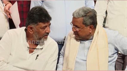 ಕುರ್ಚಿ ಸಂಘರ್ಷ ಸಮರದಲ್ಲಿ ಸ್ವಾಮೀಜಿಗಳ ಹಕ್ಕೊತ್ತಾಯ;  ಡಿಕೆಶಿ ಪರ ಒಕ್ಕಲಿಗ ಶ್ರೀ, ಸಿದ್ದರಾಮಯ್ಯ ಪರ ಕುರುಬ ಸ್ವಾಮಿ