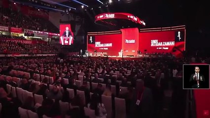 Kurultayda tarihi anlar: Özel'in 'sözü' salonu ayağa kaldırdı