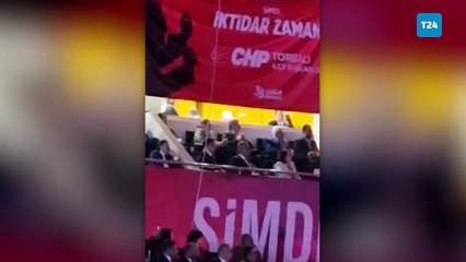 AKP heyeti salonu terk etti