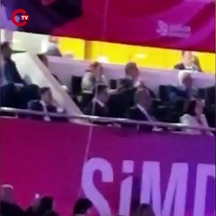 CHP kurultayında Erdoğan yuhalandı, AKP'li Elitaş salonu apar topar terk etti!