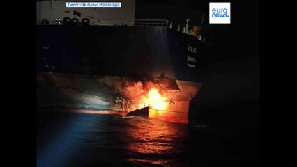 Zwei Schiffe der russischen Schattenflotte brennen im Schwarzen Meer