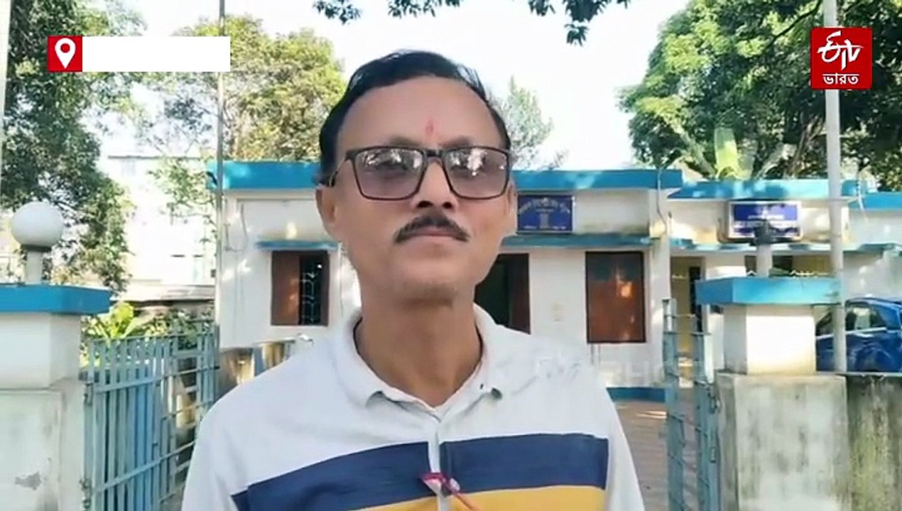 শিক্ষিকা-ছাত্রীদের উদ্দেশ্যে যৌনাঙ্গ দেখিয়ে অশা...