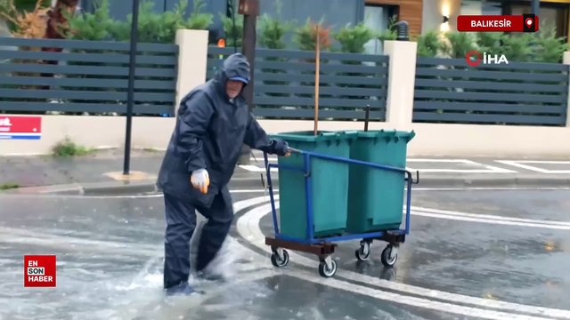 Balıkesir'de sağanak yağış yolları göle çevirdi, bazı evlerin bodrumlarını su bastı