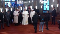 Turquia Papa Leão XIV faz breve oração na Mesquita Azul de Istambul