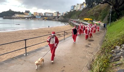 WATCH: Hundreds of Santas flood Tenby for festive charity run