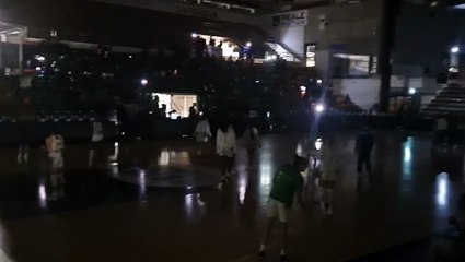 Black out al Palazzetto dello Sport di Sassari durante la partita di basket: scoppia la polemica