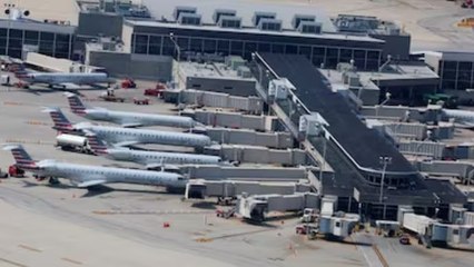 अमेरिका में एयरपोर्ट पर बम की धमकी से मचा हड़कंप, देखें दुनिया आजतक