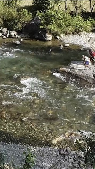 cast net fishing in Nepal | himalayan trout fishing with handmade cast net |