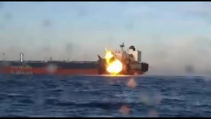 Le immagini delle petroliere fantasma russe colpite nel Mar Nero