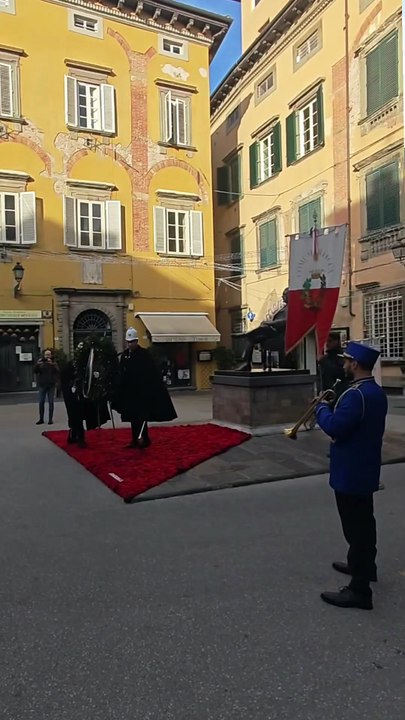 Lucca - La deposizione della corona d'alloro al monumento a Giacomo Puccini  (29.11.25)
