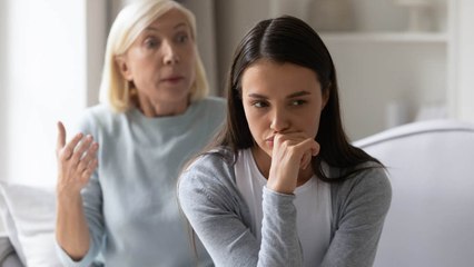 10 Emotional Clues You Were Raised by a Narcissistic Mom