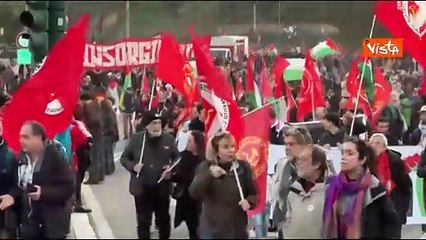 "Stop genocidio", il corteo pro Palestina sfila per le vie di Roma