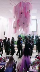 Primeira dança entre pais e filhas reconcilia laços em prisão dos EUA