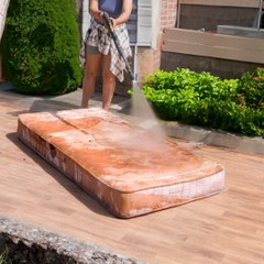 A surprising process of cleaning a dirty old mattress🛏️