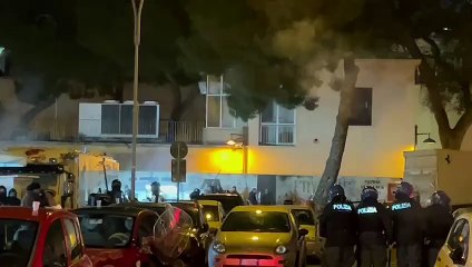 Rissa davanti allo stadio, scontro tra i tifosi del Palermo: lanci di bottiglie