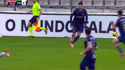 اللاعب المغربي ياسر زبيري يفتتح باب التهديف لفريقه فماليكاو برأسية رائعة في مرمى مورينانسي.