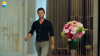 إنه يحب تلك الفتاة - الحب يجعلنا نبكي