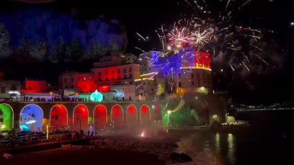 Atrani (SA) -  Spettacolo pirotecnico che saluta l’accensione delle luci natalizie (29.11.25)