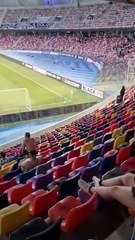 Hinchas del Pincha en Santiago