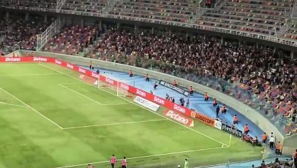 Insultos a Tapia de los hinchas de Estudiantes