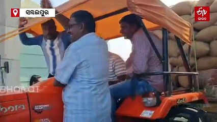 ଧାନ ସଂଗ୍ରହ ନେଇ ସମ୍ବଲପୁର ଜିଲ୍ଲା ପ୍ରଶାସନ ଓ ମିଲରଙ୍କ ମଧ୍ୟରେ ଛିଣ୍ଡୁନାହିଁ ଅଙ୍କ, ପେଶି ହେଉଛନ୍ତି ଚାଷୀ