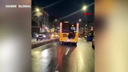 Otobüsün arkasında tehlikeli yolculuk! O anlar kamerada