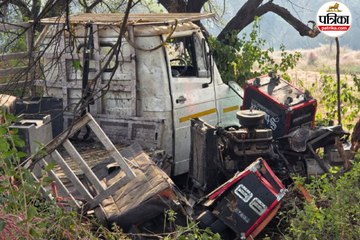 DJ लोडेड माजदा अनियंत्रित होकर पेड़ से टकराई