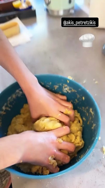 Τσιμτσιλή: Υποδέχτηκε με... γλύκα τις γιορτές!...