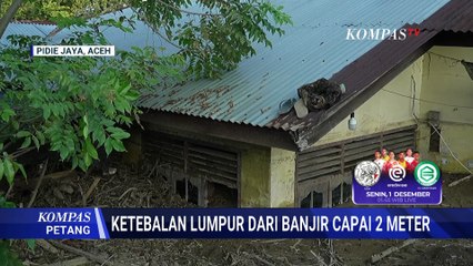 Ketebalan Lumpur Dari Banjir di Rumah Warga Capai 2 Meter | KOMPAS SIANG