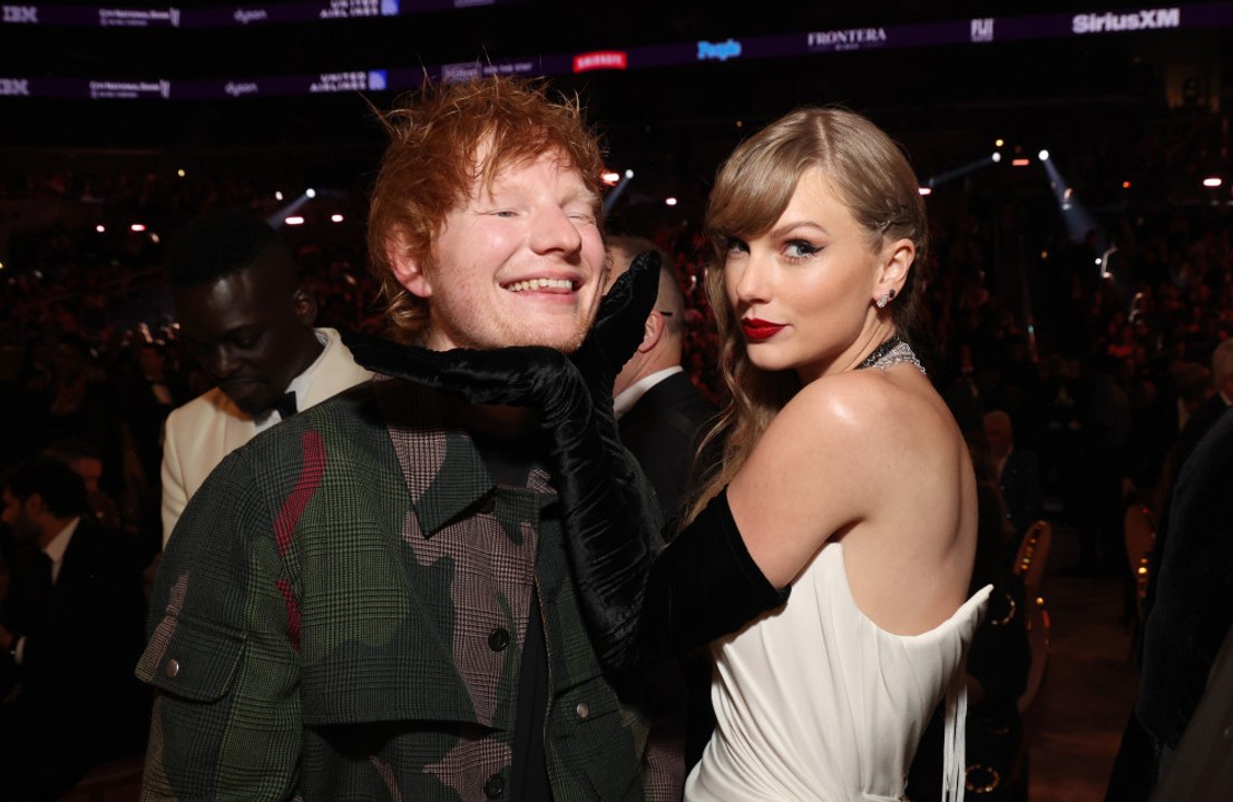 Ed Sheeran: Vierstündiges Telefonat mit Taylor Swift, nachdem er von ihrer Verlobung erfuhr