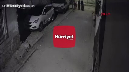 Başını otomobile çarptığı çocuğu yere fırlattı; o anlar kamerada!