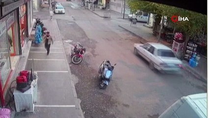 Siverek'te ilginç anlar: Arabanın çarptığı çocuk ayaklanıp kaçtı!