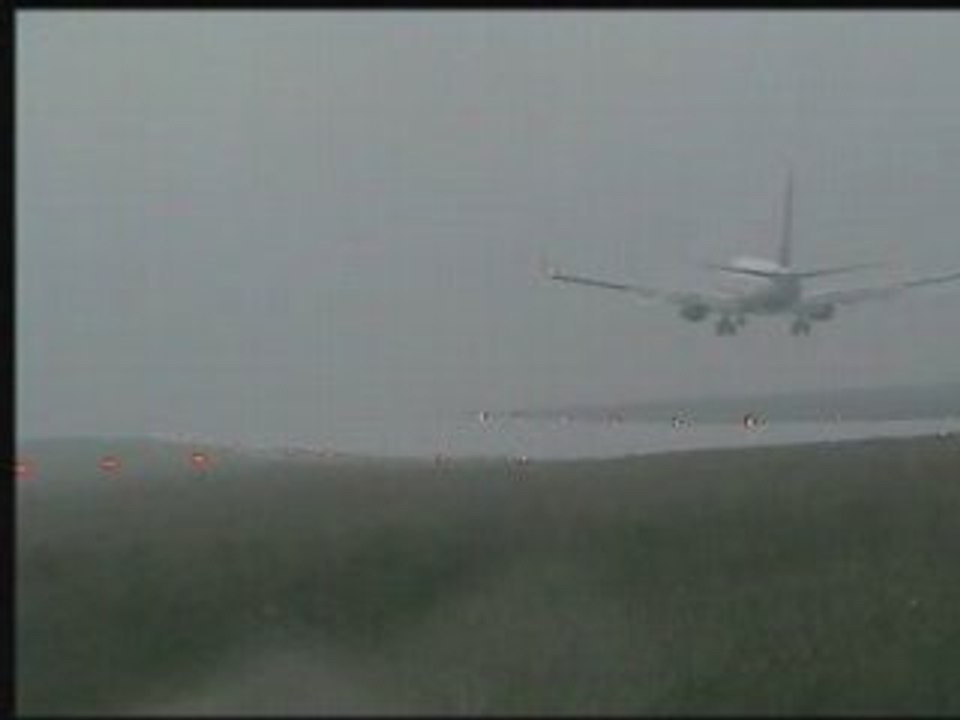 Landing Boeing737 Ryanair EI-CSR at the airport of Dinard