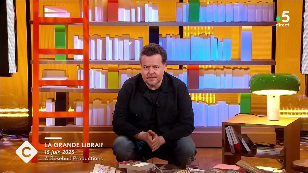 Emission TV : C'est A Vous sur France 5 Augustin Trapenard son émission unique au monde (Extrait d'émission, Fr, 2025), C'