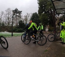 Vidéo Sortie VTT à 8 avec Neige, pluie et un petit 3 degrés 😅