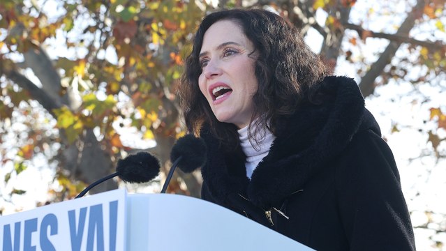 Ayuso dice que “España está abandonada a una mafia y que ETA está preparando su asalto al País Vasco y Navarra