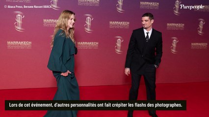 Main dans la main et larges sourires ! Virginie Efira pose avec Niels Schneider, père de son fils Hiro, 2 ans