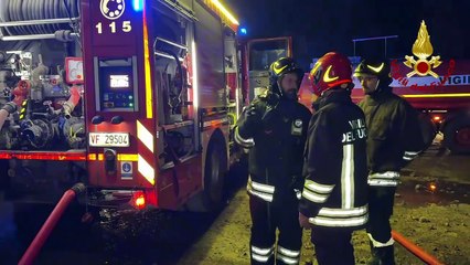 Incendio nell’azienda specializzata nel trattamento di materiali ferrosi e demolizioni in contrada Vaccarizzo a Catania