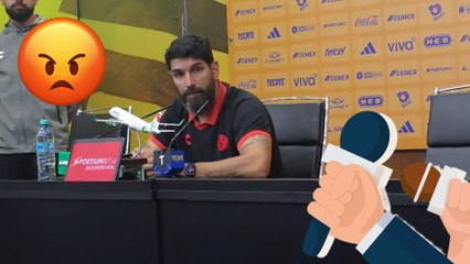 Loco Abreu explota y encara a periodista en plena conferencia tras la eliminación de Xolos en Liguilla