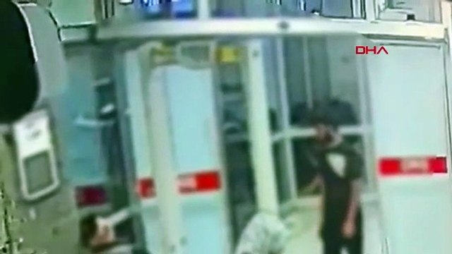 Beyoğlu'nda hastanede cep telefonu hırsızlığı kamerada