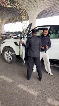 bro didn’t even realise sth fell. nawazuddin siddiqui jets out of mumbai✈