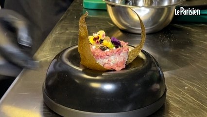 À Dubai, un chef IA fait scandale avec son tartare de dinosaure